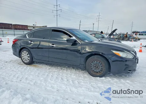 2016 Nissan Altima 2.5 z USA, uszkodzony, nr VIN 1N4AL3AP8GC143205
